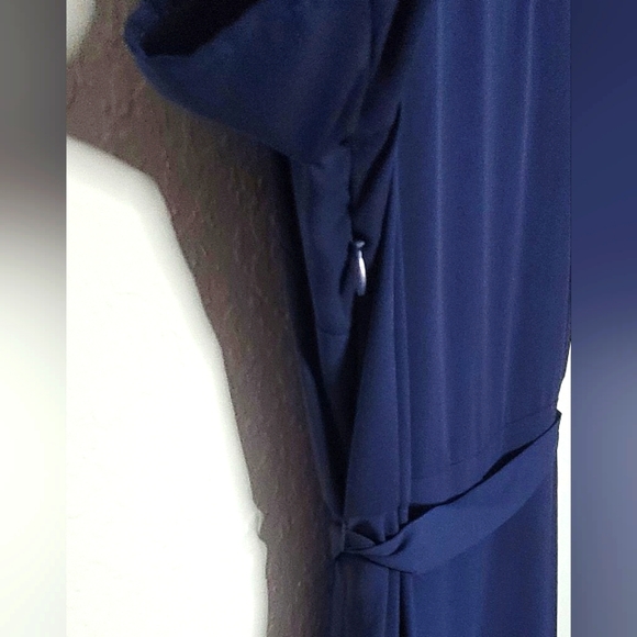 Navy blue dip dress, never worn. Size large - Picture 10 of 10